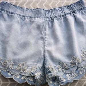 Jean Shorts With White Embroidered Bottom